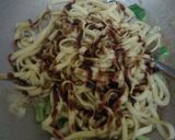 Foto langkah ke 4 dari resep Mi Goreng Pipih.