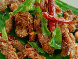 หมูคลุกฝุ่น (ลาบทอด)
