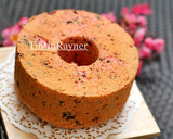 Foto langkah ke 7 dari resep Strawberry Oreo Milk Chiffon Cake .Krucils pasti suka.