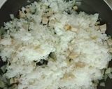 Hình bước làm 2 của món Omurice - cơm chiên bọc trứng kiểu nhật