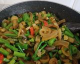 Foto langkah ke 3 dari resep Tumis kikil khas Jawa dan Sunda.