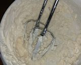 A picture of step 1 of Mini no bake cheesecake.