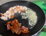 Foto langkah ke 2 dari resep Macaroni Aglio Olio gurih.