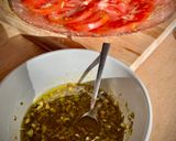 Foto del paso 2 de la receta: Ensalada de tomate corazón de buey con vinagreta de pistachos