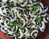 Foto del paso 2 de la receta: Champiñones al horno con hígado de cabrito