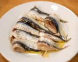 A picture of step 6 of Marinated anchovies.