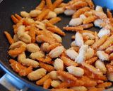 A picture of step 2 of Sugar-Coated Kaki-Peanuts.