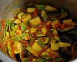 A picture of step 4 of Mixed veg curry.