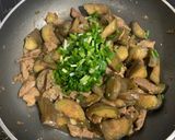 Hình bước làm 3 của món Thịt Ba chỉ xào cà tím