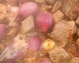 Foto del paso 4 de la receta: Babilla de ternera con chalotas y cantarelas