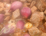 Foto del paso 4 de la receta: Babilla de ternera con chalotas y cantarelas