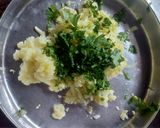 टेस्टी आलू पराठा (Aloo paratha recipe in Hindi) रेसिपी चरण 2 फोटो