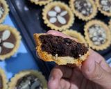 Foto langkah ke 8 dari resep Shiny Crust Brownies Pie.