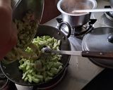 A picture of step 2 of Podalangai Poriyal (snake gourd curry).
