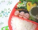 A picture of step 4 of Sausage Faces for Bento Lunchboxes.