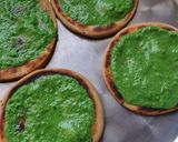 A picture of step 4 of Bhakri Chutney Pizza.