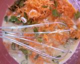 Foto langkah ke 3 dari resep Telur Dadar Gulung Sosis.