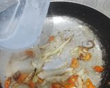 Foto langkah ke 3 dari resep Tumis Jamur Brokoli Pedas.
