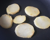 Foto del paso 1 de la receta: Huevos a la plancha con bechamel de espinacas