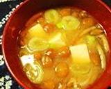 A picture of step 6 of Fat-Fighting Enoki Mushroom Miso Soup.