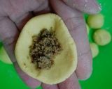Foto langkah ke 3 dari resep Kelpon Labu Kuning🎃, Enak kenyal dan meletus 🎆saat dimakan🏆.