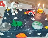 صورة لخطوة 1 من وصفة كيك ديزاين رجل الفضاء 🚀🧑‍🚀🎂 بذوق الشوكولا