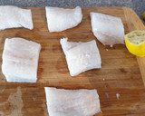 Foto del paso 1 de la receta: Merluza frita en mantequilla con costra de pimentón picante