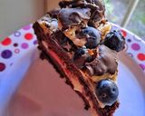 Foto del paso 7 de la receta: (Vegano) Torta de Chocolate y Frutos Rojos con Crema Chantilly Plant-Based