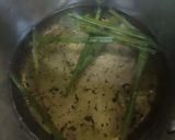 A picture of step 2 of Lemon grass & mint leaves tea.