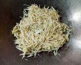 Foto langkah ke 5 dari resep Oseng Umbut Jua Bawang Pruruk.