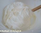 A picture of step 4 of Fluffy Creme d'Ange.