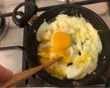 Foto del paso 2 de la receta: Huevos revueltos simples 🥚
