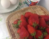 Foto del paso 1 de la receta: Bizcocho de fresas con yogur!!