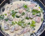 A picture of step 3 of Creamy Salmon, Mushroom, and Leek.
