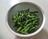 A picture of step 1 of Just Steam! How to Boil Edamame.