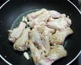 A picture of step 3 of Chicken Drumsticks Stewed with Black Vinegar and Star Anise in a Pressure Cooker.