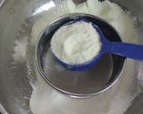 A picture of step 3 of Eggless Pineapple choco cake.