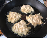 Foto del paso 7 de la receta: Tortitas de pollo con salsa verde