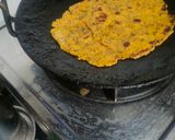 मक्की और leftover मूली के साग का पराठा रेसिपी चरण 5 फोटो