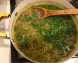 Foto del paso 5 de la receta: Sopa de cubitos con quinoa negra y fideos tostados