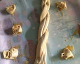 Foto del paso 3 de la receta: Lazo de mantequilla con azúcar o palmeritas