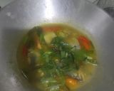 Foto langkah ke 4 dari resep Ikan Kembung Kuah Asam Pedas.