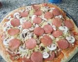 Foto del paso 5 de la receta: Pizza casera de pepperoni y jamón