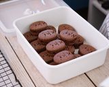 A picture of step 14 of Chocolate Sandwich Cookies / Crispy Cocoa Cookies filled with a Smooth Chocolate Cheese Cream.
