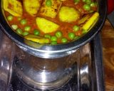 A picture of step 3 of Mattar paneer.