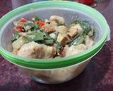 Foto del paso 10 de la receta: Ñoquis de merluza con Tofu crocante y salteado de acelga al vino