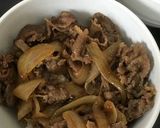 รูปขั้นตอนการทำที่ 8 ของ ข้าวหน้าเนื้อตุ๋นญี่ปุ่น (กิวด้ง)  牛丼 Gyūdon | Japanese Beef Blow