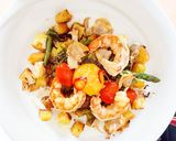 Foto del paso 5 de la receta: Ensalada templada de espárragos verdes y "fondo de nevera" 🔥🔥