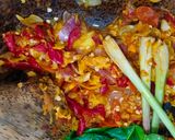Foto langkah ke 2 dari resep Kerang Ijo Rebus Bumbu Kuning.