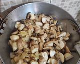 A picture of step 3 of Tangy Chilli Mushrooms🍄.